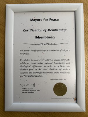 20261014 - Beitritt zu &raquo;Mayors for Peace&laquo; mit Urkunde dokumentiert