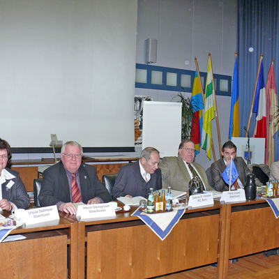 Im Januar 2009 fand in Ibbenbüren im Beisein des polnischen Vizekonsuls Jakub Wawrzyniak (2.v.r.) eine Konferenz über deutsch-polnische Partnerschaften statt.