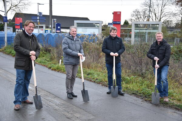 Erster Spatenstich f&uuml;r neue Mobilstation am Bahnhof Esch