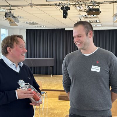 Um die erbrachten Leistungen und den Abschluss der Ausbildung zu w&uuml;rdigen, hat die Stadt Ibbenb&uuml;ren ihre ehemaligen Auszubildenden sowie Absolventinnen und Absolventen von beruflichen Weiterbildungen zu einer kleinen Feierstunde eingeladen. (Foto: Stadt Ibbenb&uuml;ren / Christina H&uuml;sken)