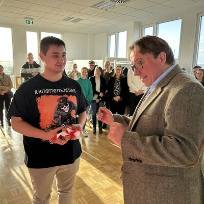 Im Rahmen einer kleinen Feierstunde wurde der Einstellungsjahrgang 2021 geehrt. (Foto: Stadt Ibbenb&uuml;ren / Christina H&uuml;sken)