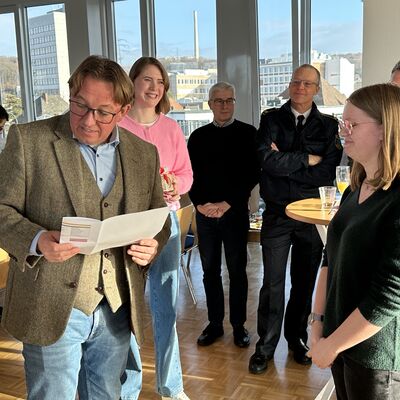 Im Rahmen einer kleinen Feierstunde wurde der Einstellungsjahrgang 2021 geehrt. (Foto: Stadt Ibbenb&uuml;ren / Christina H&uuml;sken)