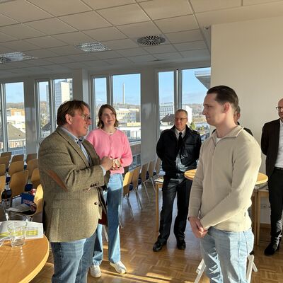 Im Rahmen einer kleinen Feierstunde wurde der Einstellungsjahrgang 2021 geehrt. (Foto: Stadt Ibbenb&uuml;ren / Christina H&uuml;sken)