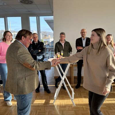 Im Rahmen einer kleinen Feierstunde wurde der Einstellungsjahrgang 2021 geehrt. (Foto: Stadt Ibbenb&uuml;ren / Christina H&uuml;sken)