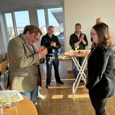 Im Rahmen einer kleinen Feierstunde wurde der Einstellungsjahrgang 2021 geehrt. (Foto: Stadt Ibbenb&uuml;ren / Christina H&uuml;sken)
