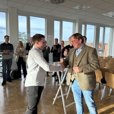 Im Rahmen einer kleinen Feierstunde wurde der Einstellungsjahrgang 2021 geehrt. (Foto: Stadt Ibbenb&uuml;ren / Christina H&uuml;sken)
