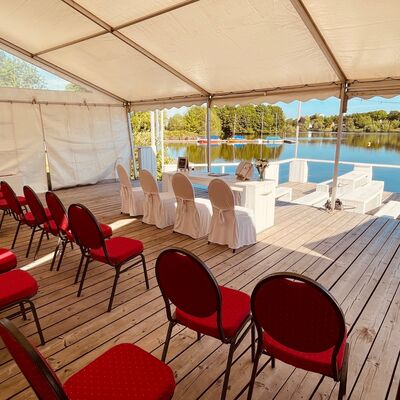 Terrasse am Aasee-Strand (Foto: Stadt Ibbenb&uuml;ren)
