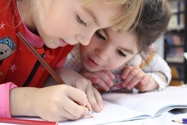 Sch�ler Kinder Malen Schreiben Schule