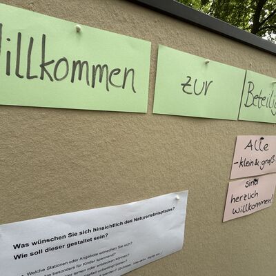Teilnehmerinnen und Teilnehmer erhielten einen Einblick in den aktuellen Planungsstand des Sandfang-Projekts und konnten ihre Ideen und Anregungen f&uuml;r die weiteren Planungen einbringen. (Foto: Stadt Ibbenb&uuml;ren / Max Bertemes)