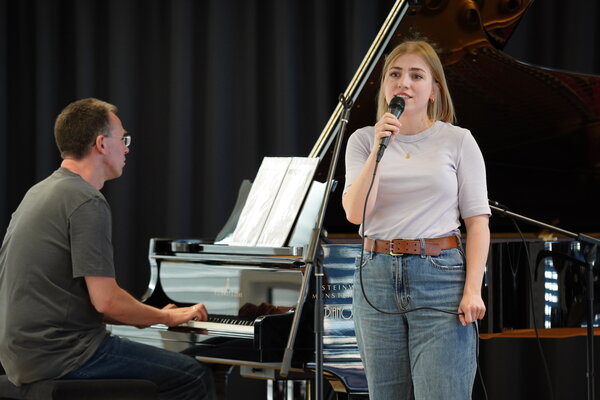 20260601 - Stimmungsvolle Klangvielfalt im Saal der Musikschule