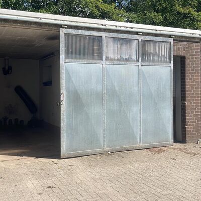 20260601 - Radlader aus einer Garage gestohlen