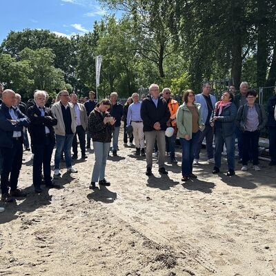Impressionen vom Richtfest f&uuml;r das neue Schul- und Vereinsschwimmbad (Foto: Stadt Ibbenb&uuml;ren / Andr&eacute; Elshoff)