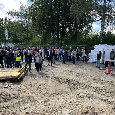Impressionen vom Richtfest f&uuml;r das neue Schul- und Vereinsschwimmbad (Foto: Stadt Ibbenb&uuml;ren / Andr&eacute; Elshoff)