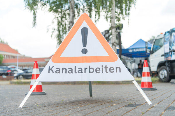 Warnschild Kanalarbeiten