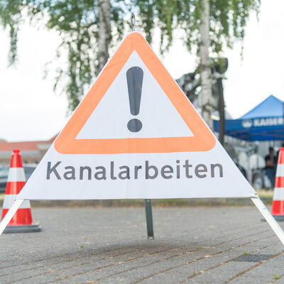 Warnschild Kanalarbeiten