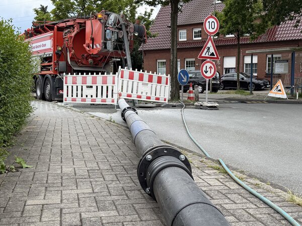 20260610 - Kanalblockade an der Nordstra&szlig;e: Sicherung der Regenentw&auml;sserung wieder herstellen