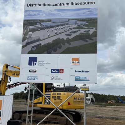 Impressionen vom symbolischen ersten Spatenstich: Die Geberit Gruppe hat am Donnerstag, 6. August 2026, offiziell den Bau ihres neuen Distributionszentrums im I-NOVA Park begonnen. Foto: Stadt Ibbenb&uuml;ren / Christina H&uuml;sken)