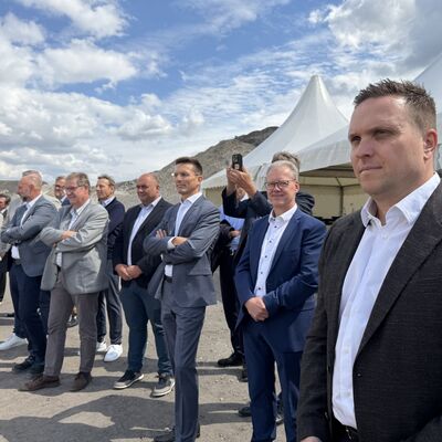 Impressionen vom symbolischen ersten Spatenstich: Die Geberit Gruppe hat am Donnerstag, 6. August 2026, offiziell den Bau ihres neuen Distributionszentrums im I-NOVA Park begonnen. Foto: Stadt Ibbenb&uuml;ren / Christina H&uuml;sken)
