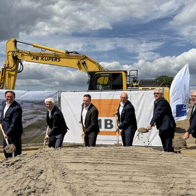 Impressionen vom symbolischen ersten Spatenstich: Die Geberit Gruppe hat am Donnerstag, 6. August 2026, offiziell den Bau ihres neuen Distributionszentrums im I-NOVA Park begonnen. Foto: Stadt Ibbenb&uuml;ren / Christina H&uuml;sken)