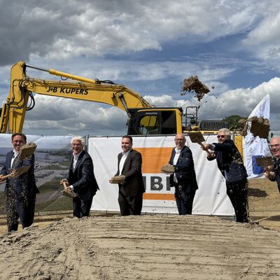 Impressionen vom symbolischen ersten Spatenstich: Die Geberit Gruppe hat am Donnerstag, 6. August 2026, offiziell den Bau ihres neuen Distributionszentrums im I-NOVA Park begonnen. Foto: Stadt Ibbenb&uuml;ren / Christina H&uuml;sken)