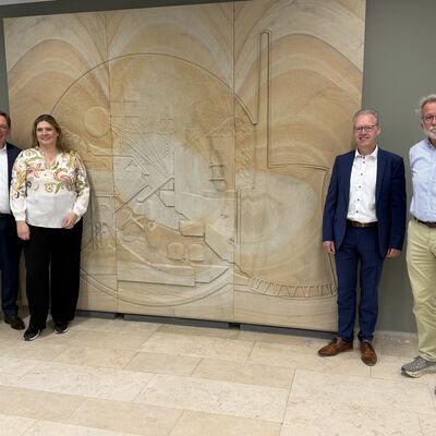 20260807 - Sandstein-Relief aus dem ehemaligen Kraftwerk findet neuen Platz