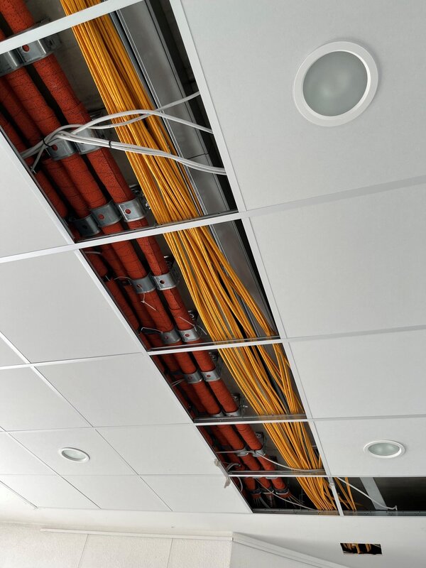 20260812 - Mehr als 30 Kilometer Kabel f&uuml;r die Schul-IT