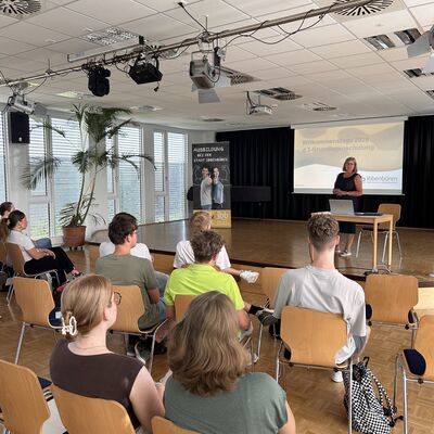 Bei der Willkommenswoche haben die neuen Auszubildenden die vielf&auml;ltige Arbeit bei der Stadt Ibbenb&uuml;ren kennengelernt. (Foto: Stadt Ibbenb&uuml;ren)
