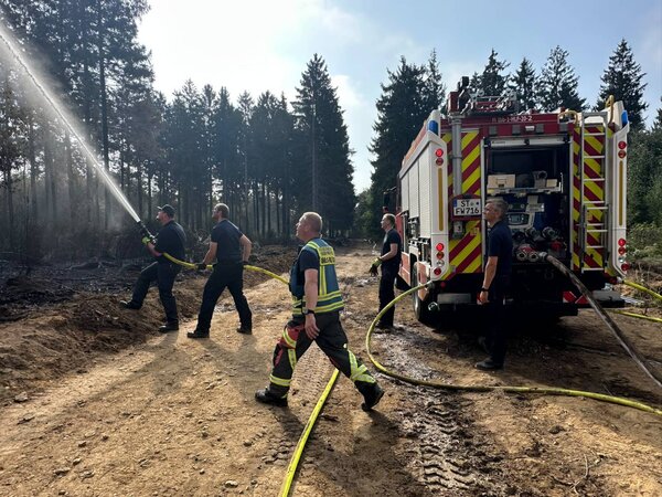 20260817 - Feuerwehren aus dem Kreis Steinfurt unterst&uuml;tzen bei gro&szlig;fl&auml;chigem Waldbrand in der Eifel