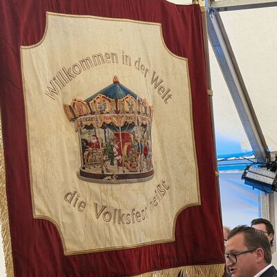 Impressionen vom Fassanstich zur offiziellen Er&ouml;ffnung der Ibbenb&uuml;rener Gro&szlig;kirmes 2026 (Foto: Stadt Ibbenb&uuml;ren / Max Bertemes)