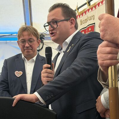 Impressionen vom Fassanstich zur offiziellen Er&ouml;ffnung der Ibbenb&uuml;rener Gro&szlig;kirmes 2026 (Foto: Stadt Ibbenb&uuml;ren / Max Bertemes)
