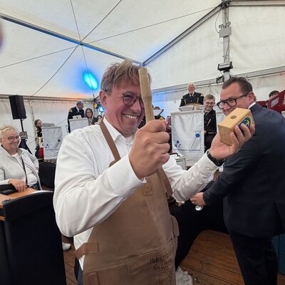Impressionen vom Fassanstich zur offiziellen Er&ouml;ffnung der Ibbenb&uuml;rener Gro&szlig;kirmes 2026 (Foto: Stadt Ibbenb&uuml;ren / Max Bertemes)