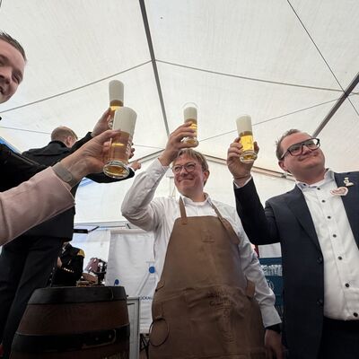 Impressionen vom Fassanstich zur offiziellen Er&ouml;ffnung der Ibbenb&uuml;rener Gro&szlig;kirmes 2026 (Foto: Stadt Ibbenb&uuml;ren / Max Bertemes)