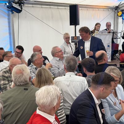 Impressionen vom Fassanstich zur offiziellen Er&ouml;ffnung der Ibbenb&uuml;rener Gro&szlig;kirmes 2026 (Foto: Stadt Ibbenb&uuml;ren / Max Bertemes)