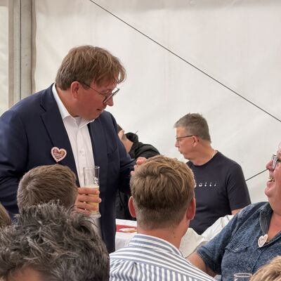 Impressionen vom Fassanstich zur offiziellen Er&ouml;ffnung der Ibbenb&uuml;rener Gro&szlig;kirmes 2026 (Foto: Stadt Ibbenb&uuml;ren / Max Bertemes)