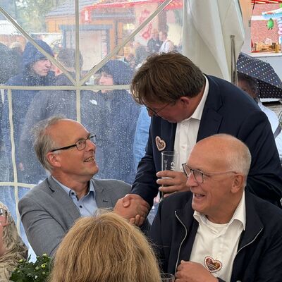 Impressionen vom Fassanstich zur offiziellen Er&ouml;ffnung der Ibbenb&uuml;rener Gro&szlig;kirmes 2026 (Foto: Stadt Ibbenb&uuml;ren / Max Bertemes)