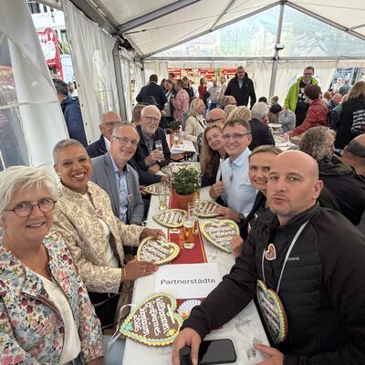 Impressionen vom Fassanstich zur offiziellen Er&ouml;ffnung der Ibbenb&uuml;rener Gro&szlig;kirmes 2026 (Foto: Stadt Ibbenb&uuml;ren / Max Bertemes)